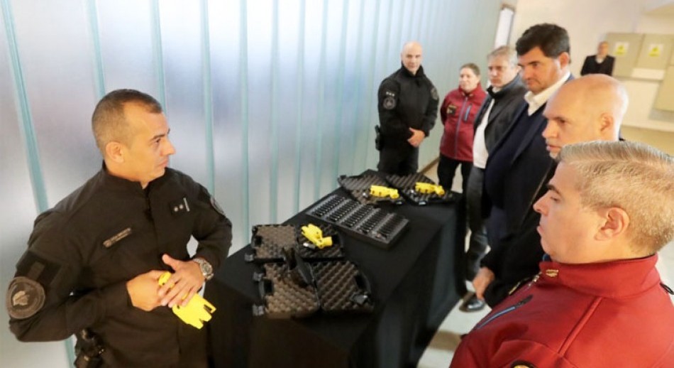 Larreta presentó las taser que se usarán en CABA: 