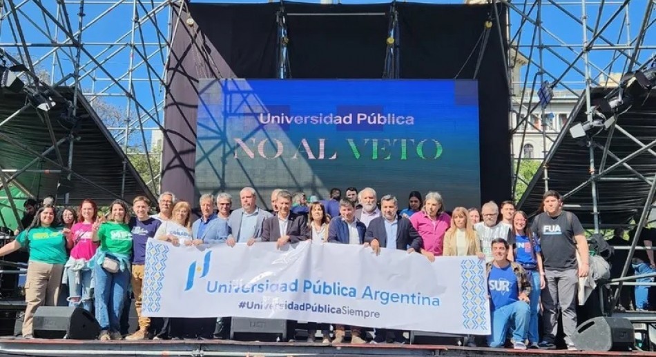 Fuerte pedido por más fondos en una masiva movilización al Congreso