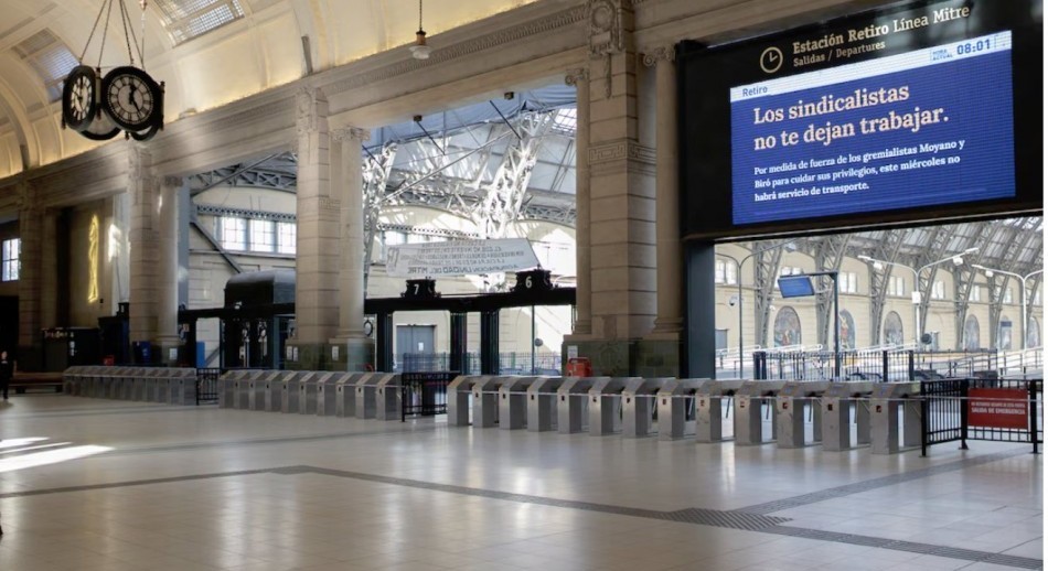 Rige el paro de Transporte y el Gobierno negocia con los colectiveros