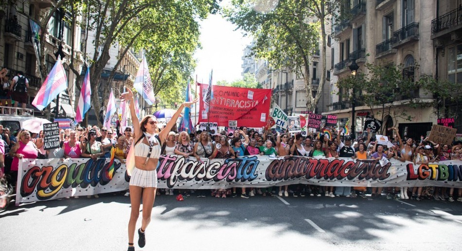 El colectivo LGTBIQ+ y la oposición movilizaron a Plaza de Mayo: críticas a Milei