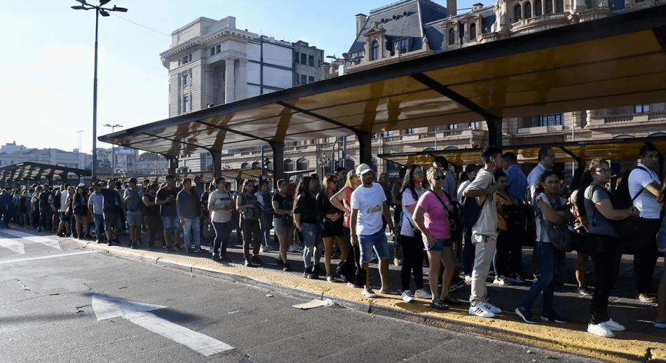 La UTA confirmó el paro de colectivos del martes, pese a los intentos del Gobierno
