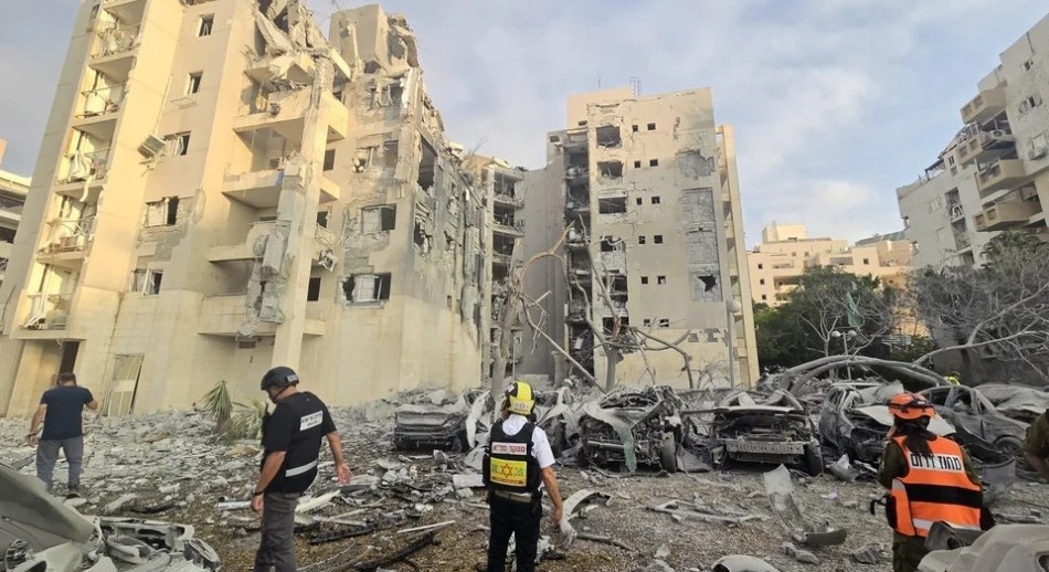 Irán bombardeó el sur israelí tras expirar el “alto al fuego total” anunciado por Trump