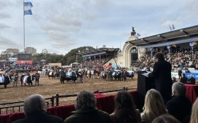 Milei anunció una baja permanente de retenciones al campo: la soja pasa de 33% a 26%