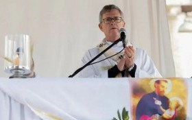 País