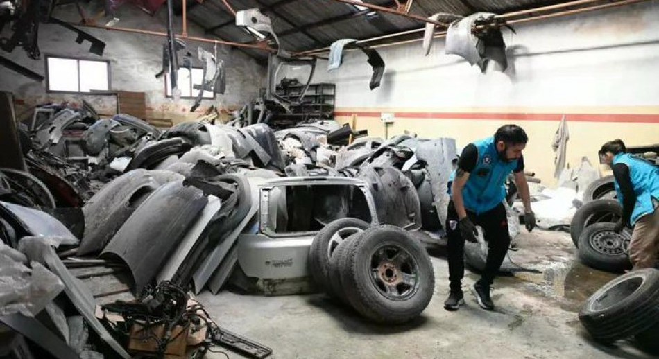 Se secuestraron más de 1.500 autopartes en un taller de chapa y pintura en Villa Pueyrredón