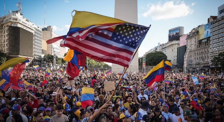 Festejos en el Obelisco e indignación en el PJ y la izquierda por la caída de Maduro