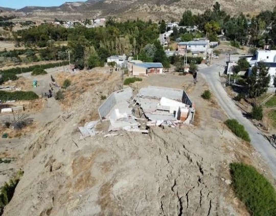  Comodoro Rivadavia: un deslizamiento de tierra obligó a evacuar a más de 90 familias