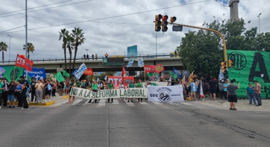 Cortes y protestas en autopistas y accesos a la Ciudad por el paro contra la reforma laboral