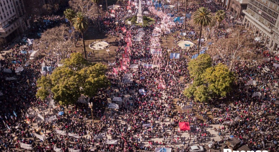 Plaza de Mayo fue el epicentro de las protestas de organizaciones sociales y piqueteros